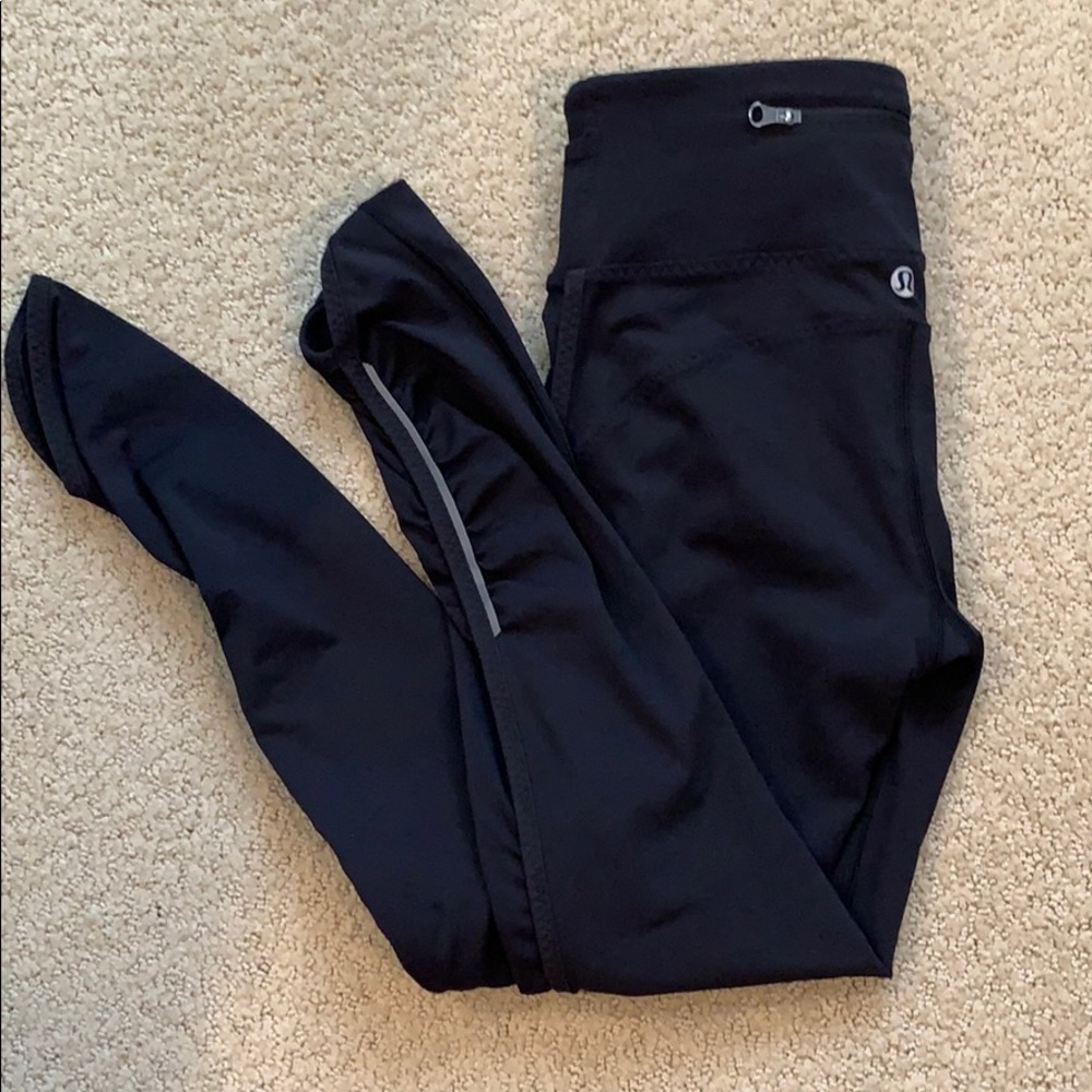 Black lululemon leggings.